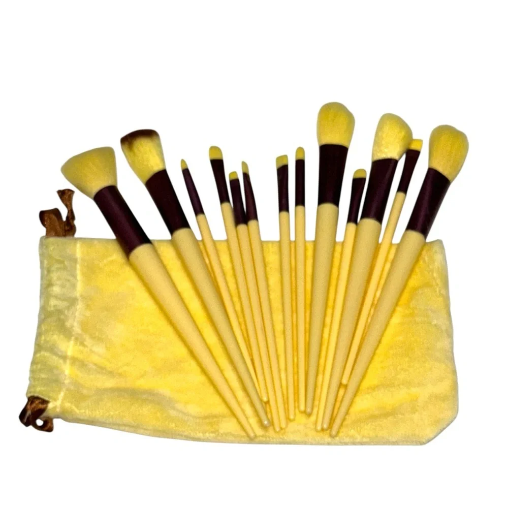 New, 14 Piece Makeup‎ Brush Set with Pouch